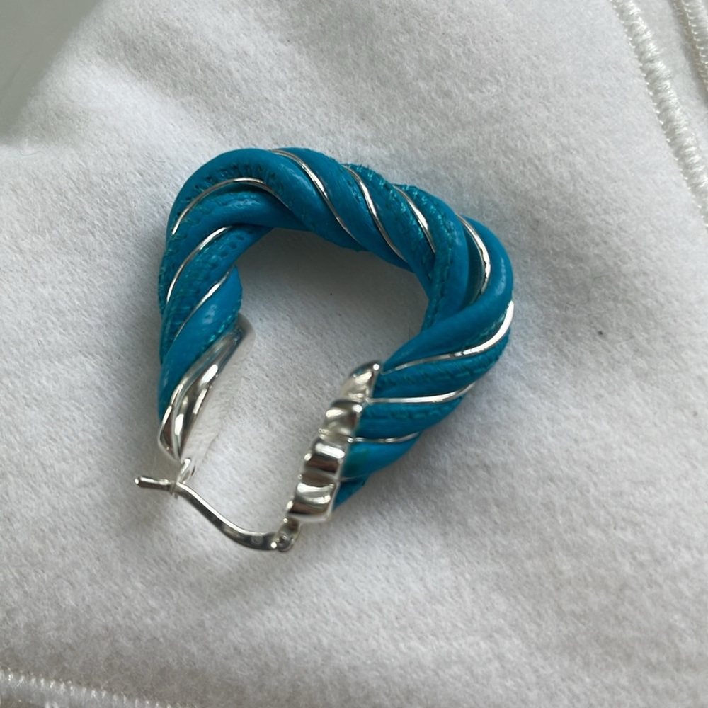 BOTTEGA VENETA Leather Twist Triangle Hoop Earrings Blue - Picture 4 of 5